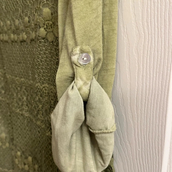 WOMEN’S~ GREEN ASYMMETRICAL BLOUSE~ - Picture 3 of 8